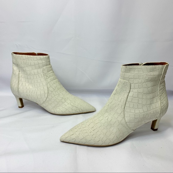 aquatalia ivory leather ankle boots